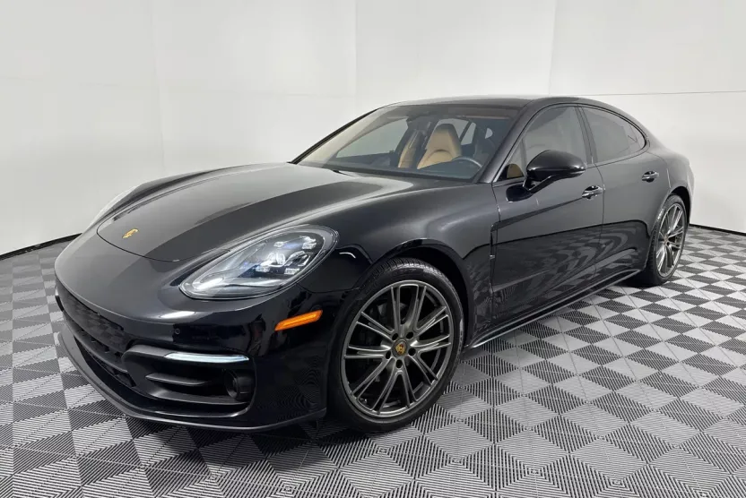 2023 Porsche Panamera 4 photo 1