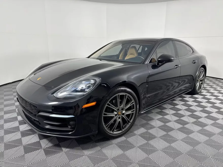 2023 Porsche Panamera 4 photo 1