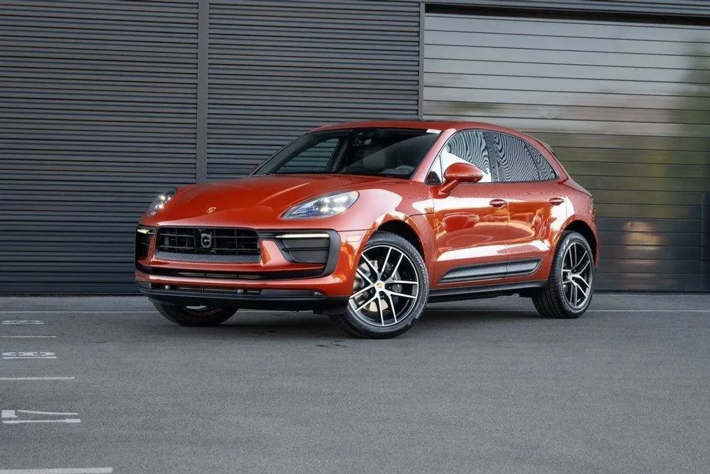 2025 Porsche Macan T photo 1