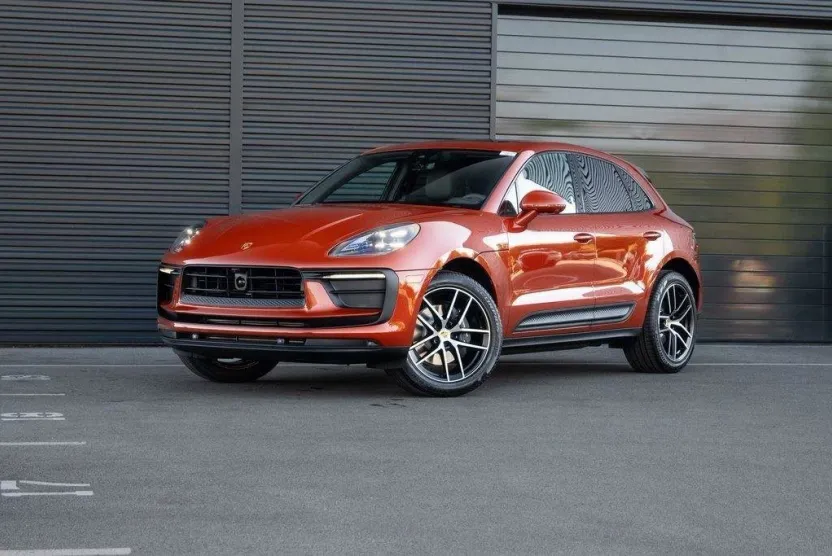 2025 Porsche Macan T photo 1