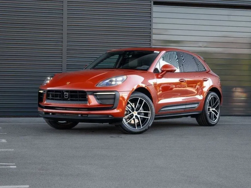 2025 Porsche Macan T photo 1