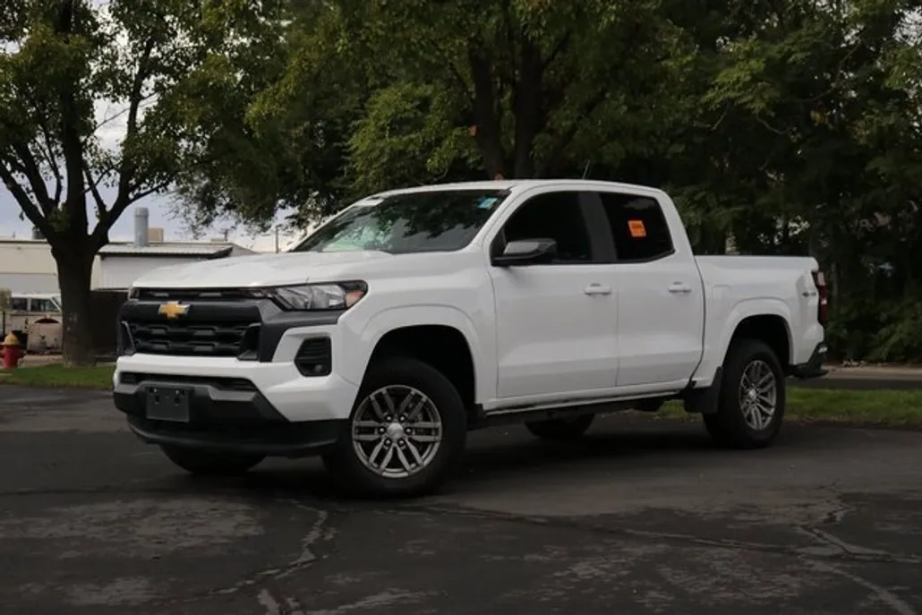 2023 Chevrolet Colorado LT photo 1