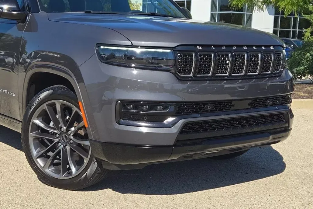 2024 Jeep Grand Wagoneer L II photo 1