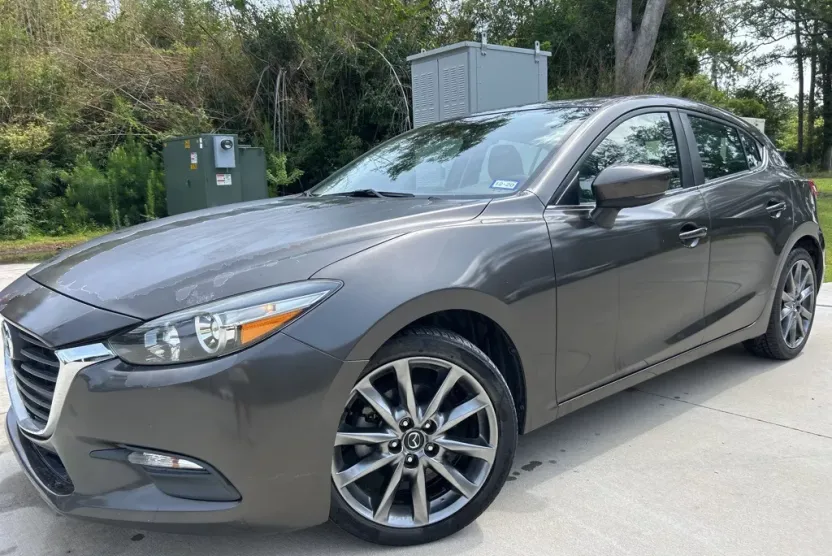 2018 Mazda Mazda3 Touring photo 1