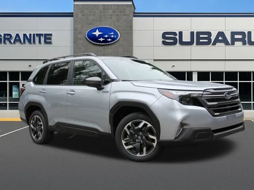 2025 Subaru Forester Premium photo 1