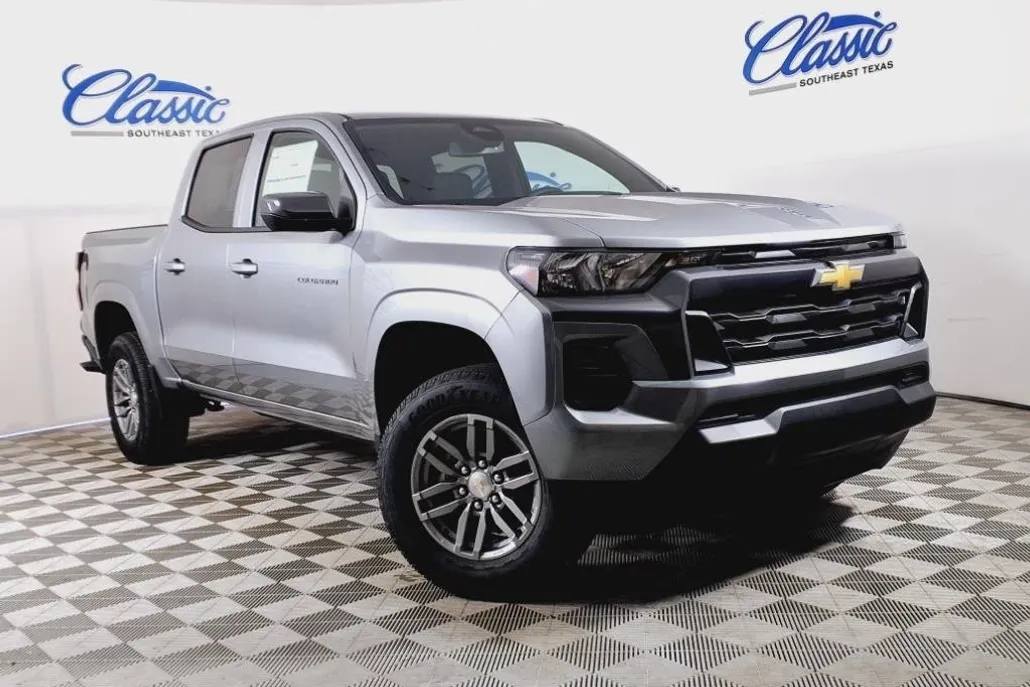 2025 Chevrolet Colorado Work Truck LT photo 1
