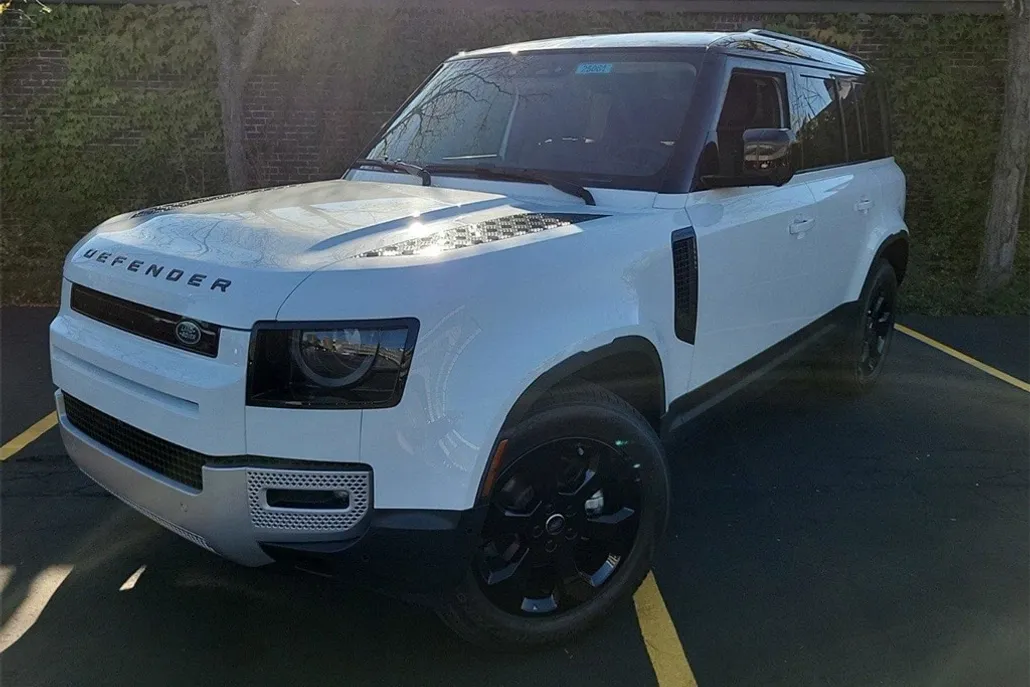 2025 Land Rover Defender 110 S photo 1