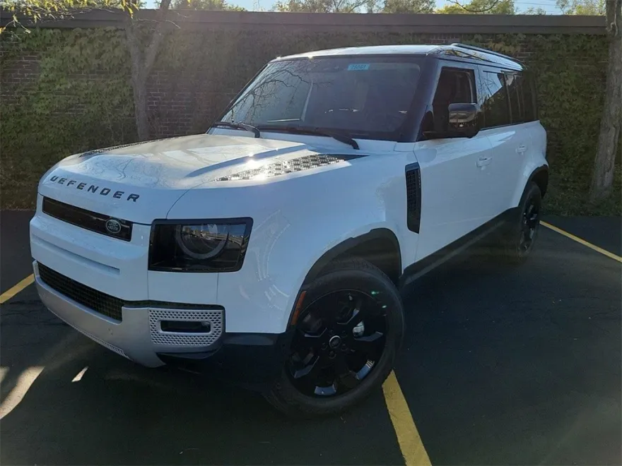 2025 Land Rover Defender 110 S photo 1