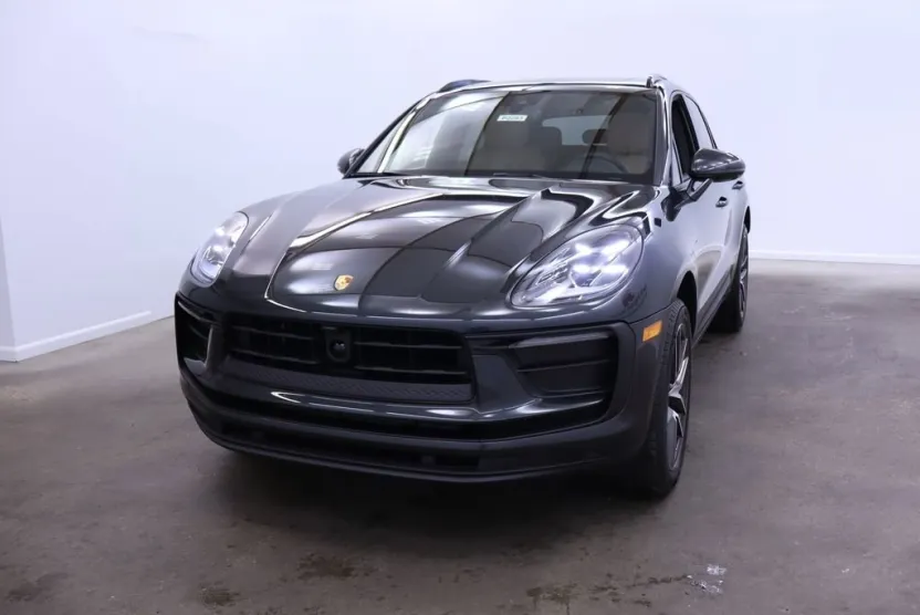 2025 Porsche Macan T photo 1