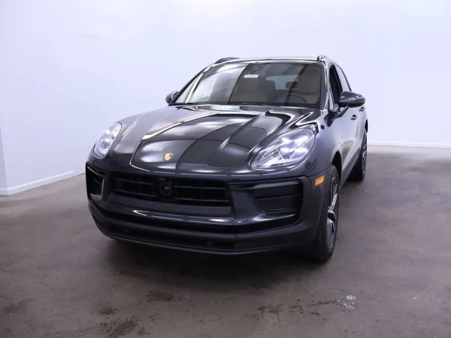 2025 Porsche Macan T photo 1