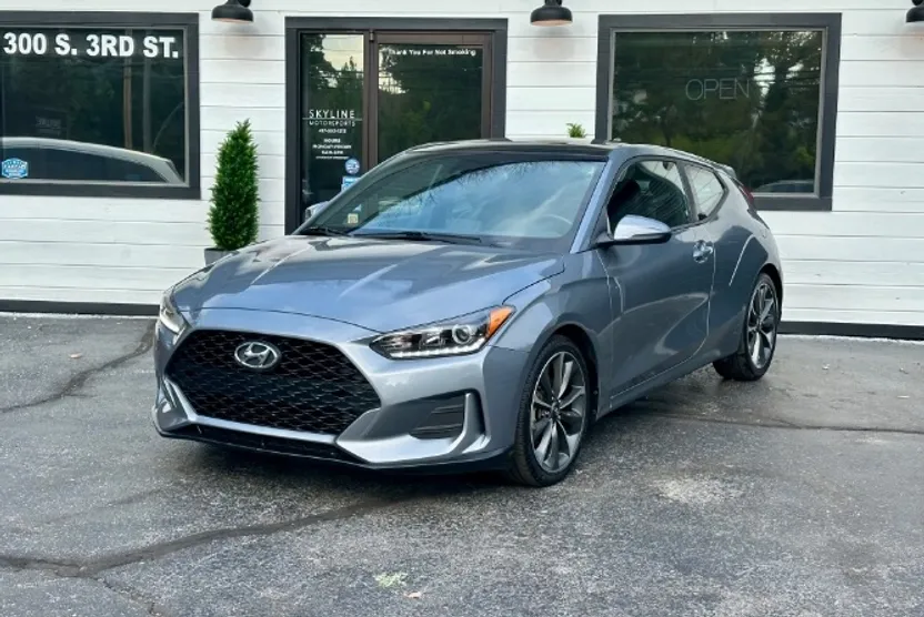 2019 Hyundai Veloster 2.0L Premium photo 1