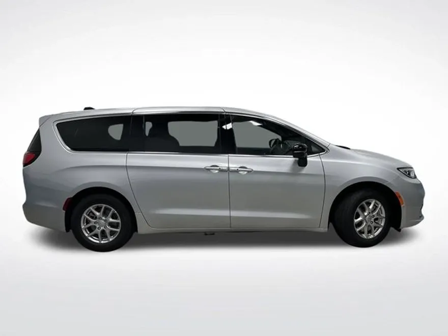 2026 Chrysler Pacifica photo 1