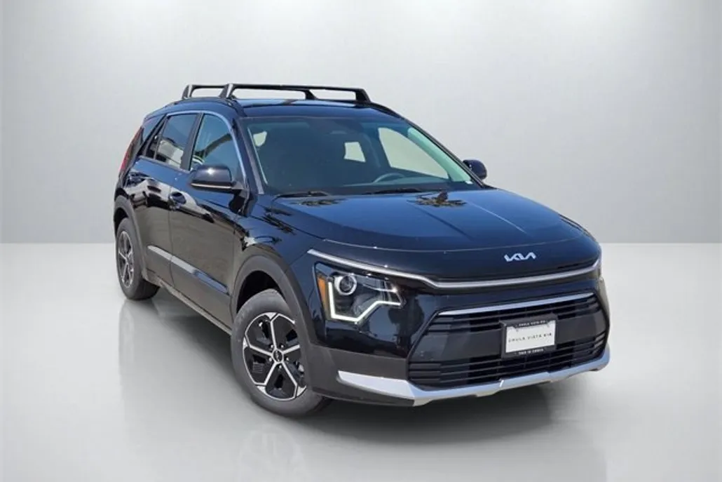 2025 Kia Niro LX photo 1