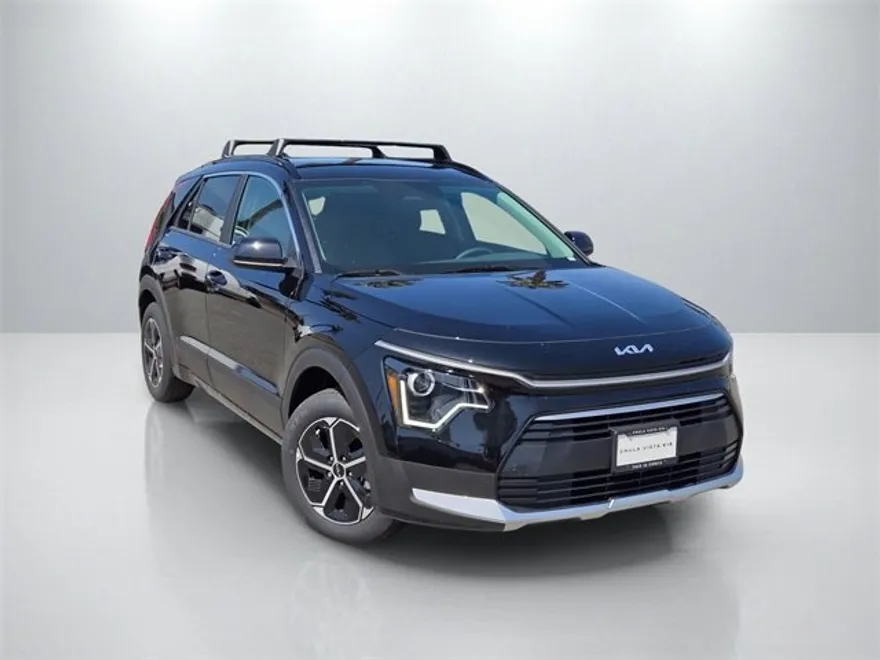 2025 Kia Niro LX photo 1