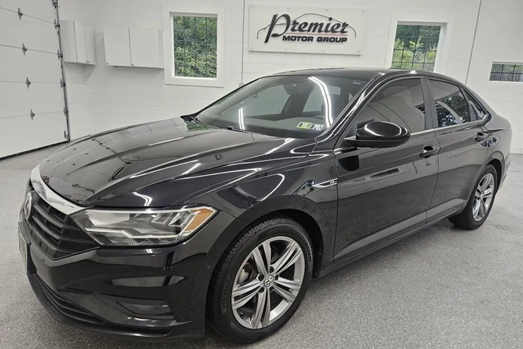 2021 Volkswagen Jetta R-Line photo 1