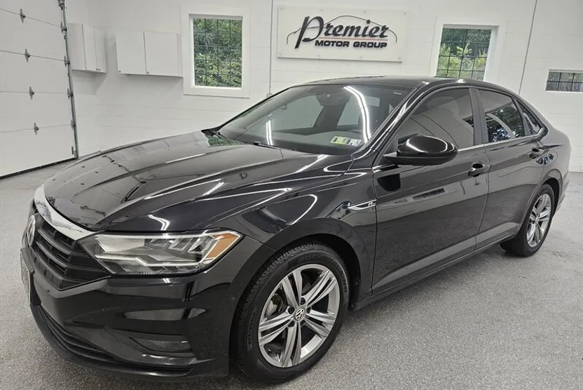 2021 Volkswagen Jetta R-Line photo 1
