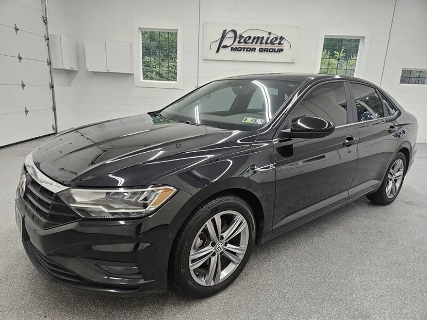 2021 Volkswagen Jetta R-Line photo 1