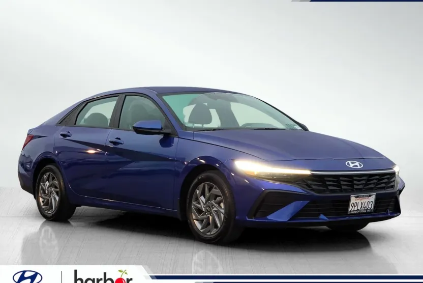 2024 Hyundai Elantra SEL photo 1