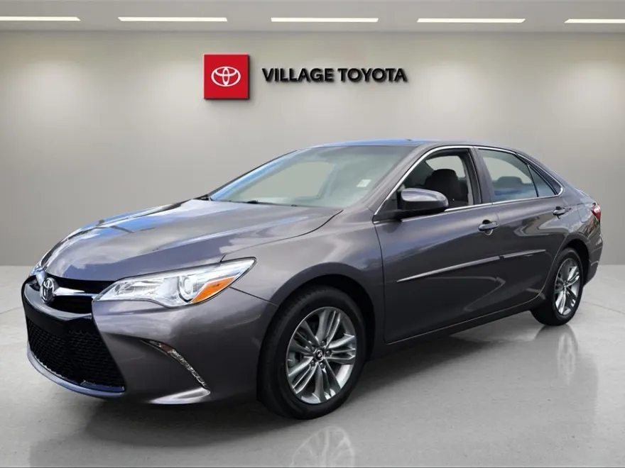 2017 Toyota Camry XLE photo 1