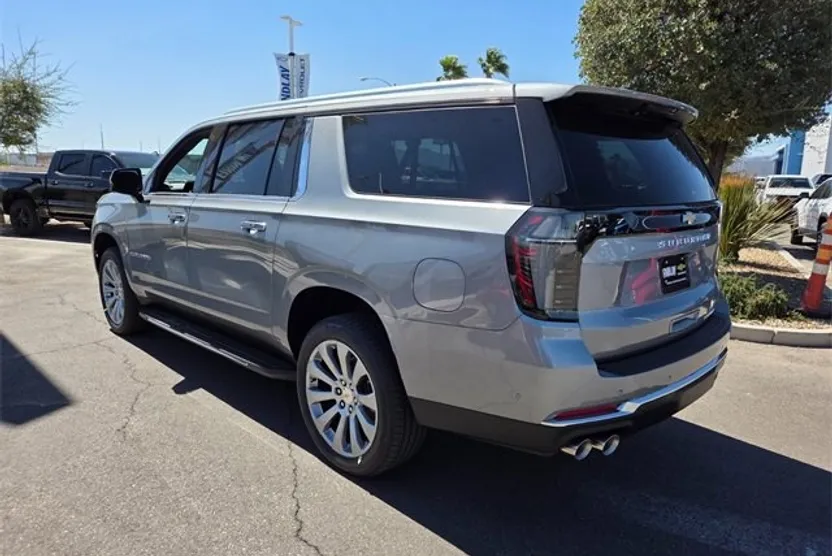 2025 Chevrolet Suburban Premier photo 1