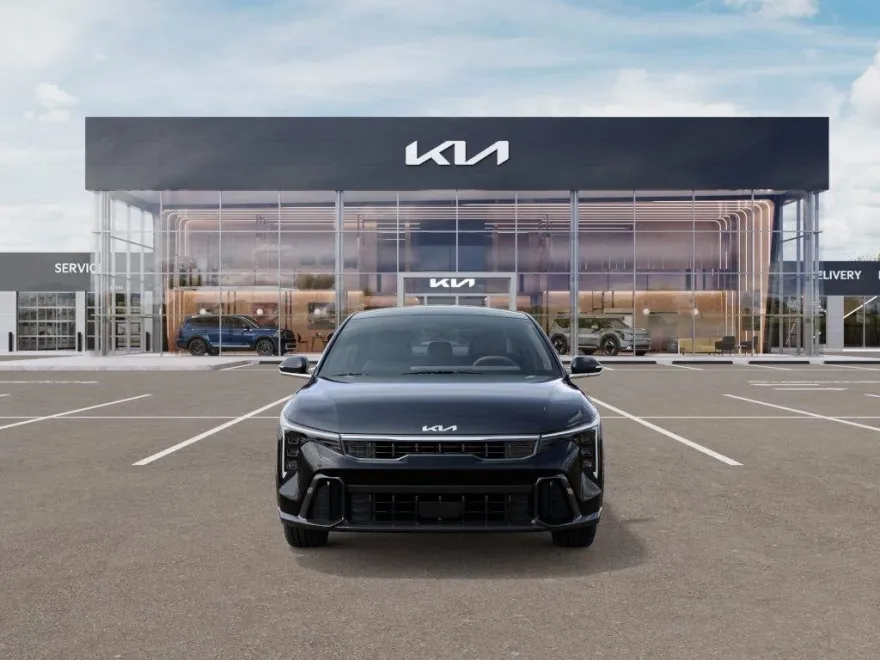 2025 Kia K4 GT-Line photo 1