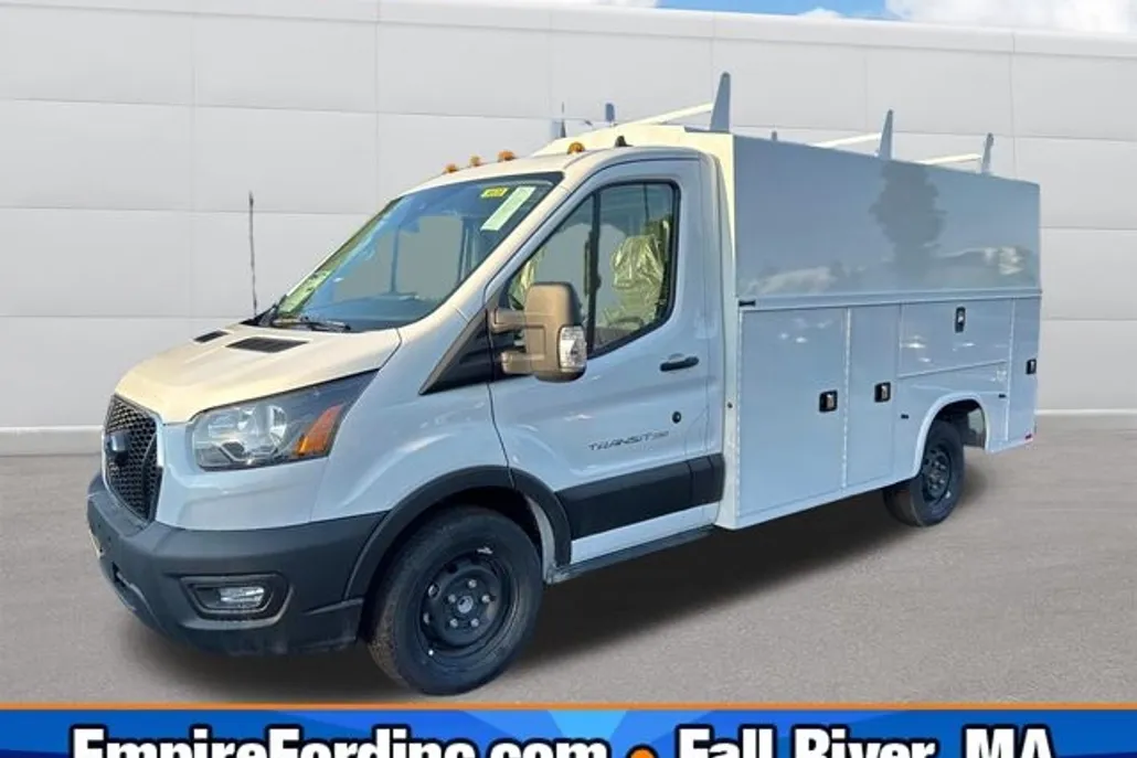 2025 Ford Transit Cutaway photo 1