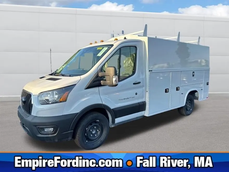 2025 Ford Transit Cutaway photo 1