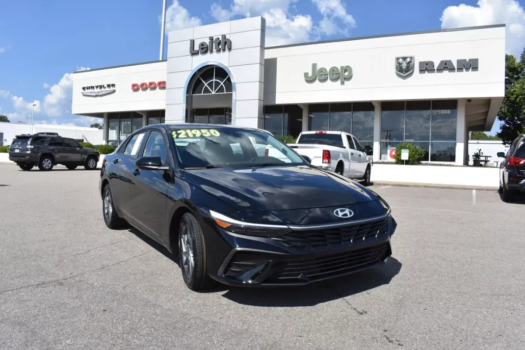 2024 Hyundai Elantra SEL photo 1