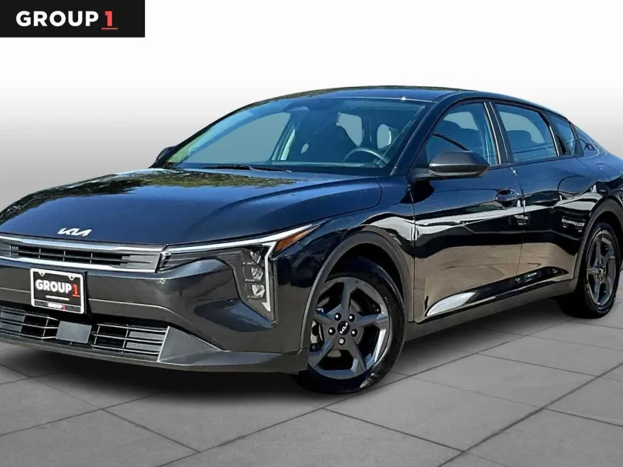 2025 Kia K4 LXS photo 1