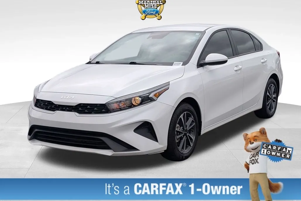 2024 Kia Forte LXS photo 1