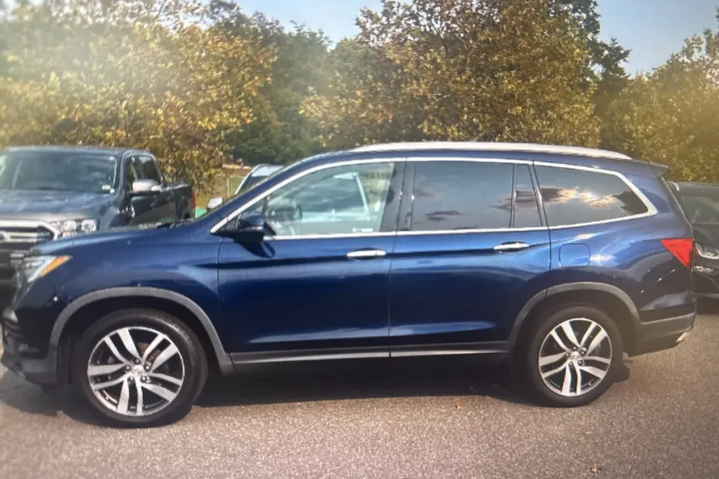 2018 Honda Pilot Touring photo 1