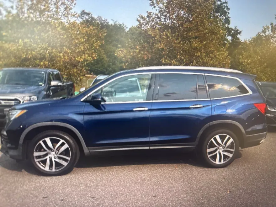 2018 Honda Pilot Touring photo 1