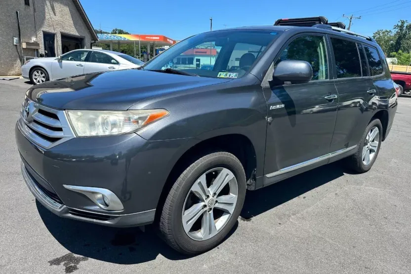 2011 Toyota Highlander Limited photo 1