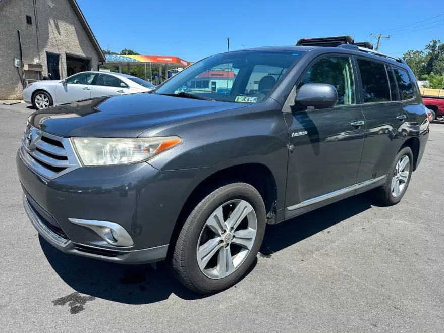 2011 Toyota Highlander Limited photo 1