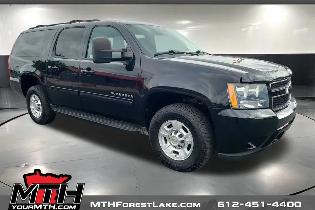 2011 Chevrolet Suburban 2500 LT photo 1