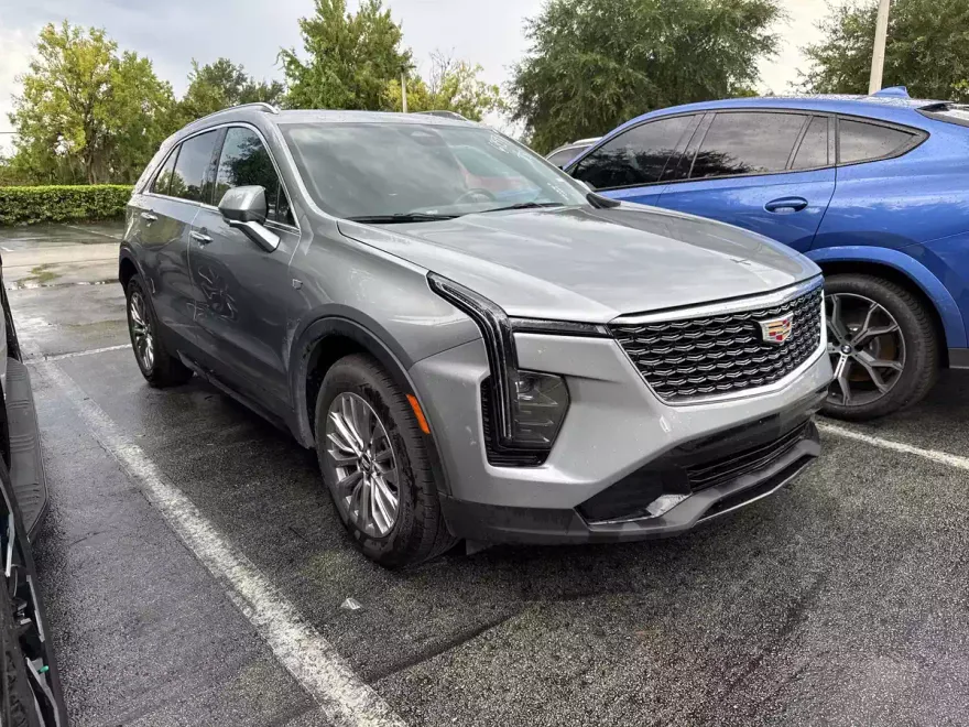 2024 Cadillac XT4 Premium Luxury photo 1