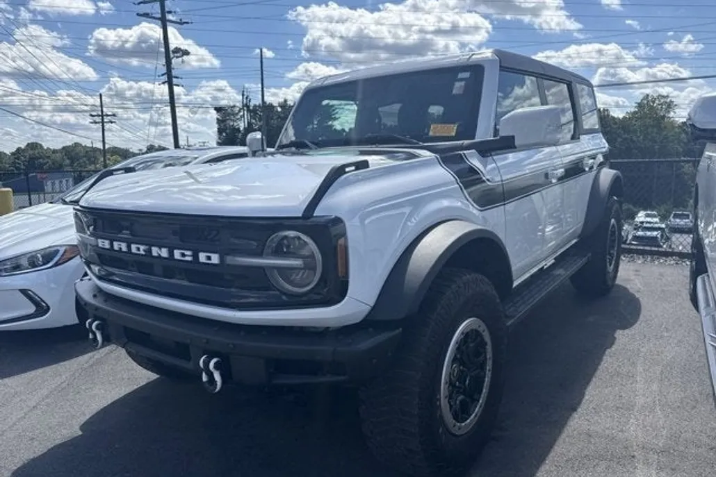 2022 Ford Bronco Outer Banks photo 1