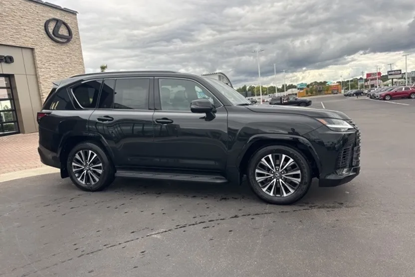 2025 Lexus LX 600 Premium photo 1