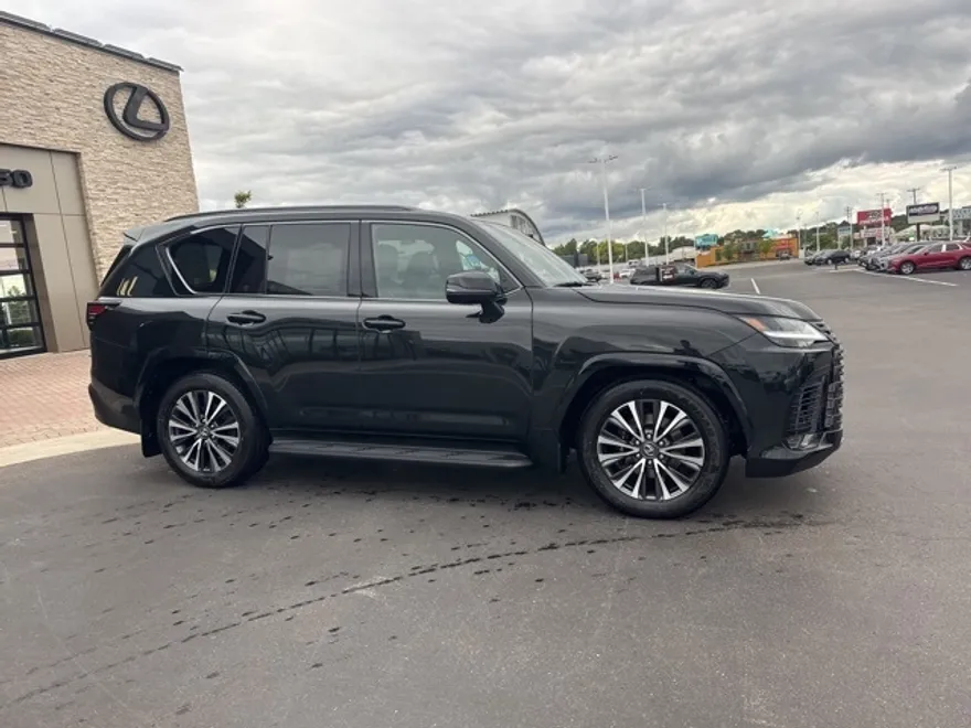 2025 Lexus LX 600 Premium photo 1