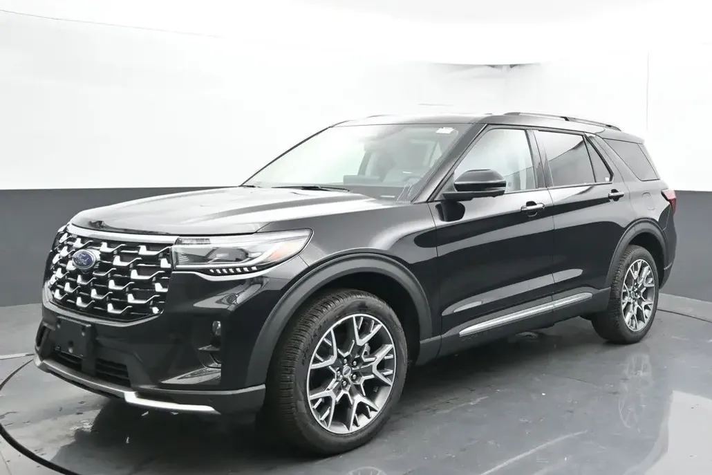 2025 Ford Explorer Platinum photo 1