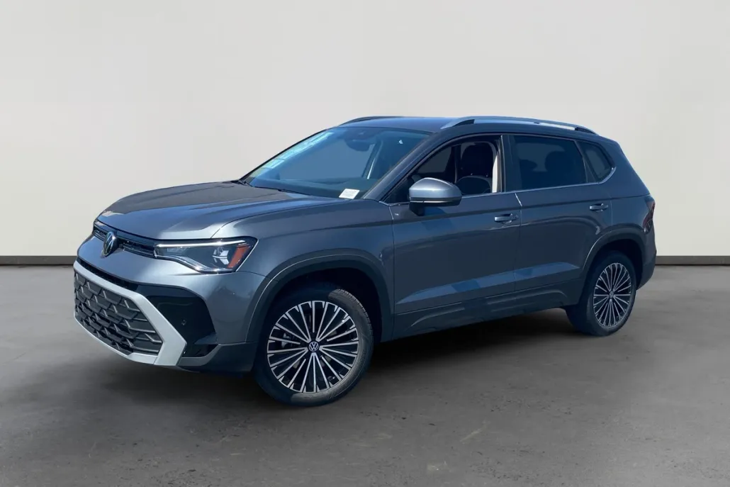 2025 Volkswagen Taos SE photo 1