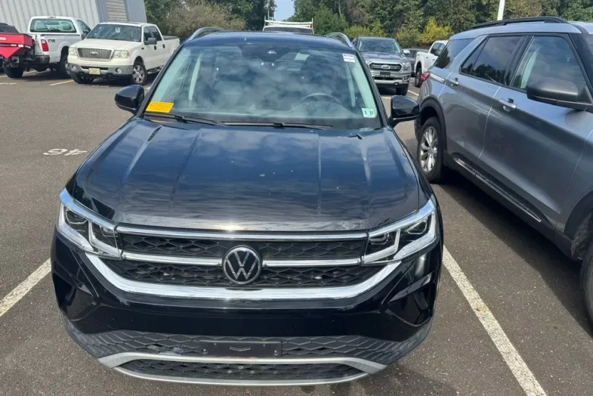 2022 Volkswagen Taos SEL photo 1