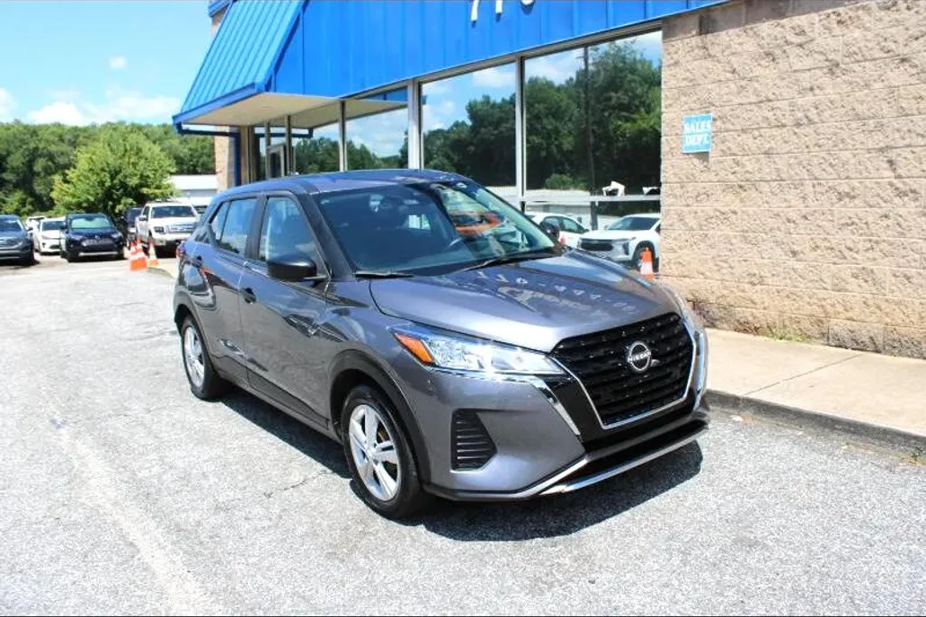 2023 Nissan Kicks S photo 1