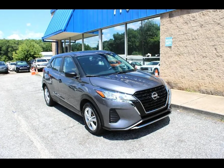 2023 Nissan Kicks S photo 1