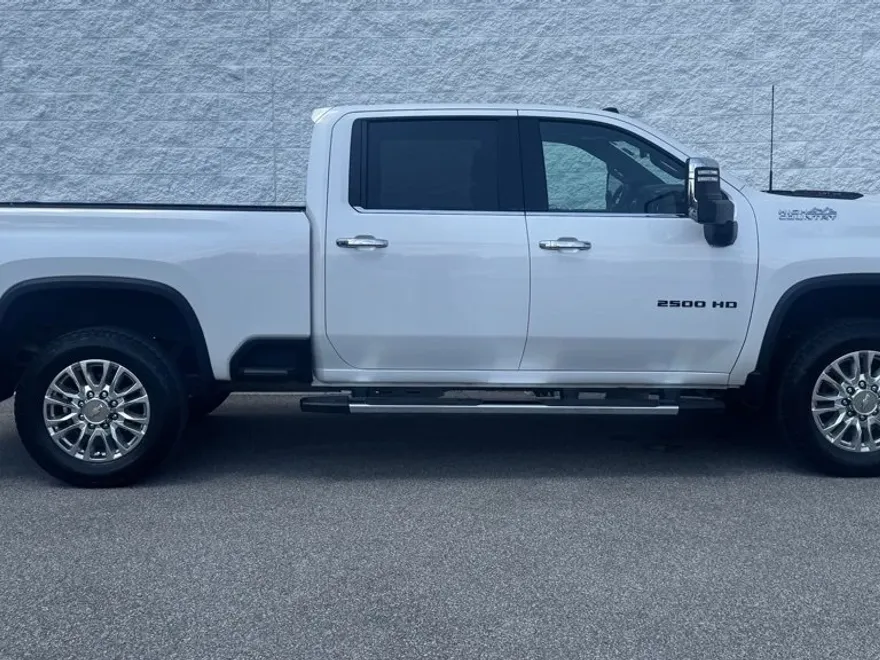 2022 Chevrolet Silverado 2500HD High Country photo 1