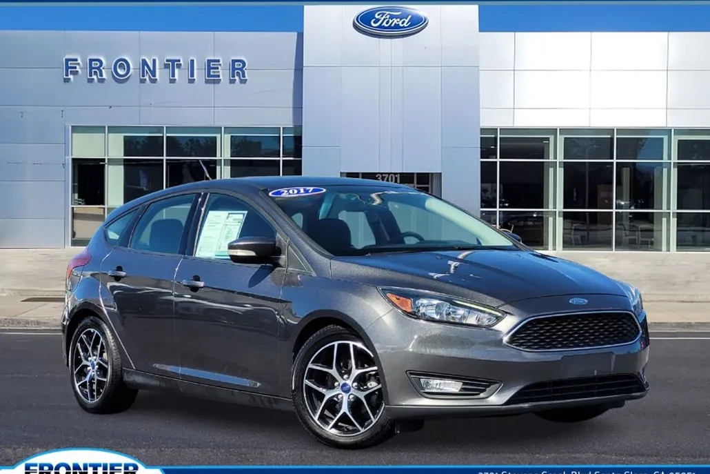 2017 Ford Focus SEL photo 1
