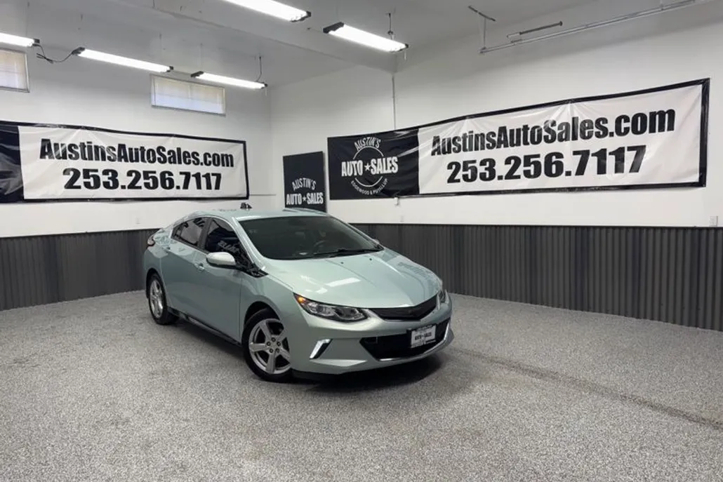 2018 Chevrolet Volt LT photo 1