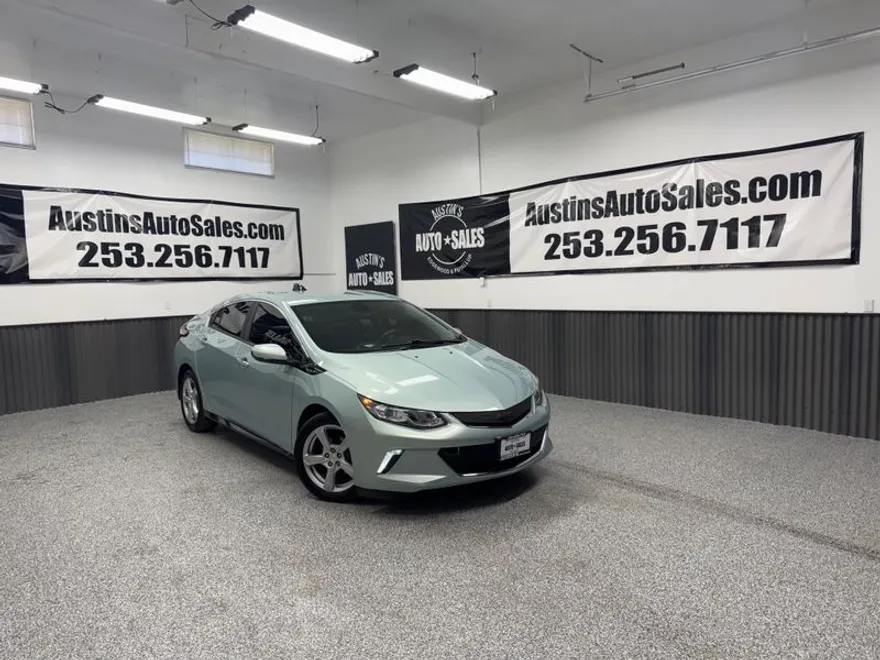 2018 Chevrolet Volt LT photo 1