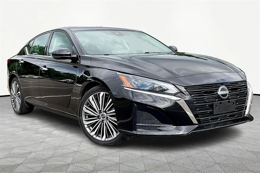 2023 Nissan Altima 2.5 SL photo 1