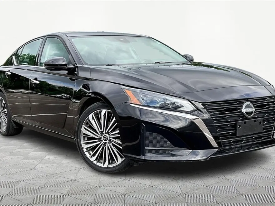 2023 Nissan Altima 2.5 SL photo 1